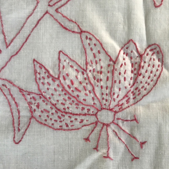 Hand embroidered white pillow case w crochet trim - Picture 7 of 8